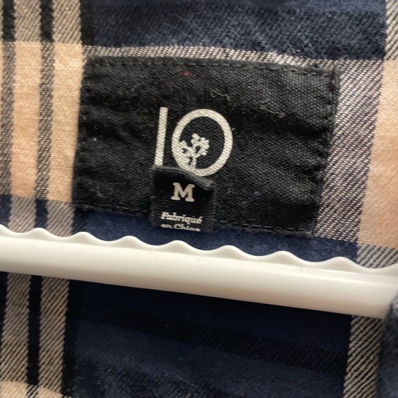 Ten tree button down, covers bum.. super flattering! Too small for me - Picture 2 of 2